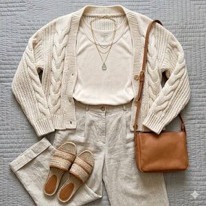 Like New Beige Tank Top – Neutral, Versatile Everyday Essential